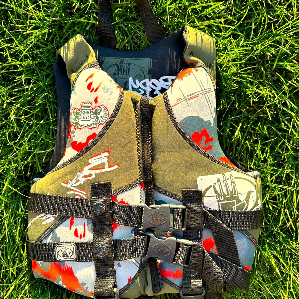 Body Glove child life jacket 30-50 lbs